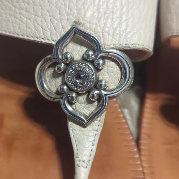 Brighton Cream Color Rhinestone Crystal Embellished Adagio thongs Sandals Sz 9 - Picture 2 of 6